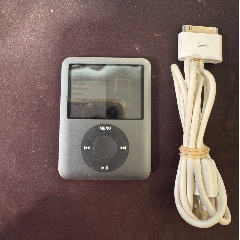 Apple iPod Nano 3rd Gen 8GB Black Model A1236 MB261LL with Charging Cable